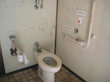 中島町南公園多目的トイレ