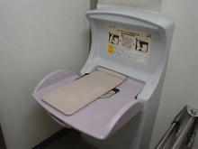 宮町図書館多目的トイレ