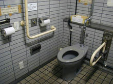 日野駅　駅前多目的トイレ