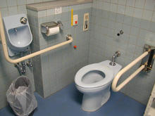 所沢航空発祥記念館　エントランスホール多目的トイレ