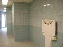 所沢航空発祥記念館　エントランスホールトイレ