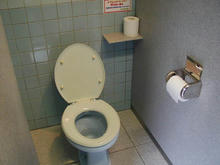 所沢航空発祥記念館　エントランスホールトイレ