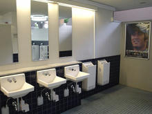 西武ドーム　一塁側入場口内トイレ