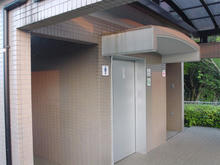 狭山湖畔霊園　駐車場トイレ