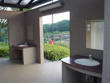 狭山湖畔霊園　駐車場トイレ