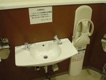 ユニゾンモール東中野　2階多目的トイレ