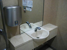 ユザワヤ吉祥寺店　地下1階多目的トイレ