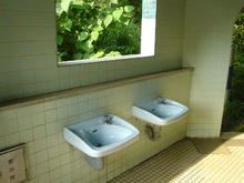 村上貯水池突堤南トイレ