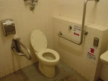 井の頭公園　公園西側多目的トイレ