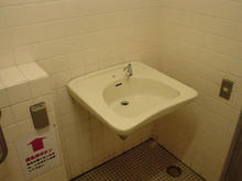 井の頭公園　公園西側多目的トイレ