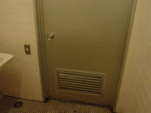 井の頭公園　公園西側多目的トイレ