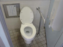 小金井公園　中央広場トイレ