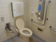 小金井公園　中央広場多目的トイレ