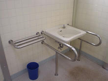 小金井公園　中央広場多目的トイレ