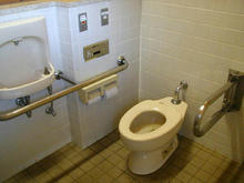 谷戸せせらぎ公園多目的トイレ