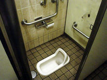 花小金井駅　南口駅前トイレ