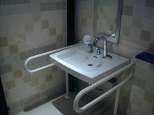 MOVIX昭島　チケット売り場多目的トイレ