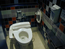 MOVIX昭島　チケット売り場トイレ