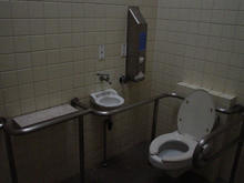 野川公園　駐車場東多目的トイレ