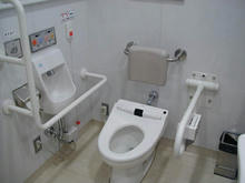 小金井市立図書館　1階多目的トイレ
