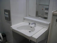 小金井市立図書館　1階多目的トイレ