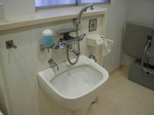 小金井市立図書館　1階多目的トイレ