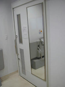 小金井市立図書館　1階多目的トイレ
