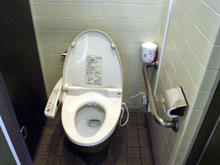 東京学芸大学（小金井キャンパス）講義棟トイレ