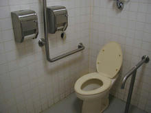 吉祥寺ロンロン　エキサイツ館　地下1階バックヤード多目的トイレ