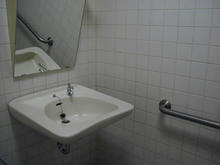 吉祥寺ロンロン　エキサイツ館　地下1階バックヤード多目的トイレ