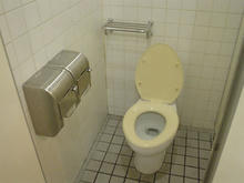 吉祥寺ロンロン　エキサイツ館　地下1階バックヤードトイレ