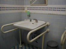 三鷹ロンロンの多目的トイレ