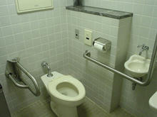 郷土博物館　1階多目的トイレ