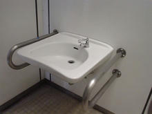 関戸三丁目公園多目的トイレ