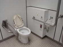 関戸三丁目公園多目的トイレ