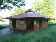 小金井公園　第二駐車場横トイレ