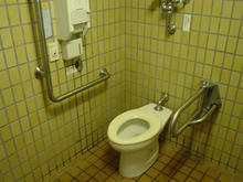 小金井公園　第二駐車場横多目的トイレ