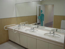 クロスガーデン多摩　外回廊2階トイレ