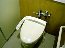 クロスガーデン多摩　外回廊2階トイレ