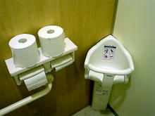 クロスガーデン多摩　外回廊2階トイレ