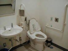 クロスガーデン多摩　外回廊2階多目的トイレ