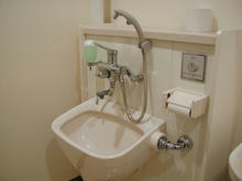 クロスガーデン多摩　外回廊2階多目的トイレ