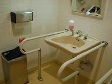 ワーナーマイカルシネマズ多摩センター　チケット売り場多目的トイレ