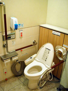 伊勢丹吉祥寺店本館　4階多目的トイレ