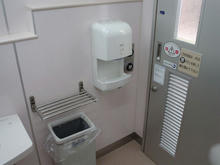 サミットストア新座片山店　2階多目的トイレ