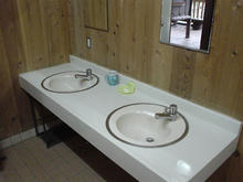 さいたま緑の森博物館案内所　外トイレ