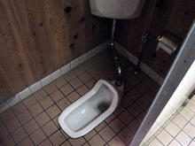 さいたま緑の森博物館案内所　外トイレ