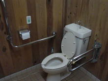 さいたま緑の森博物館案内所　外多目的トイレ