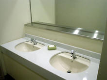 国立天文台三鷹キャンパス　見学者コース4D2Uドームシアター　外トイレ