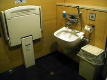 日本橋三井タワー　2階多目的トイレ